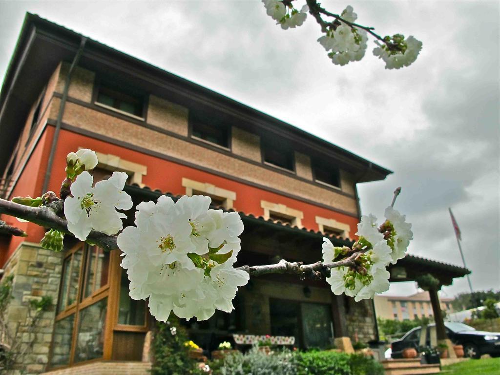 Gasthaus Labeondo Muskiz Exterior foto